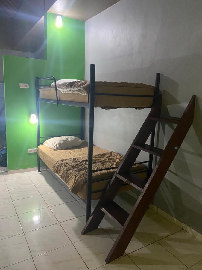 Paca'S Reggae Bar & Hostel Ambat Экстерьер фото